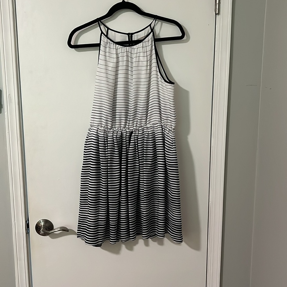Banana Republic , Size 10 P, Black and White